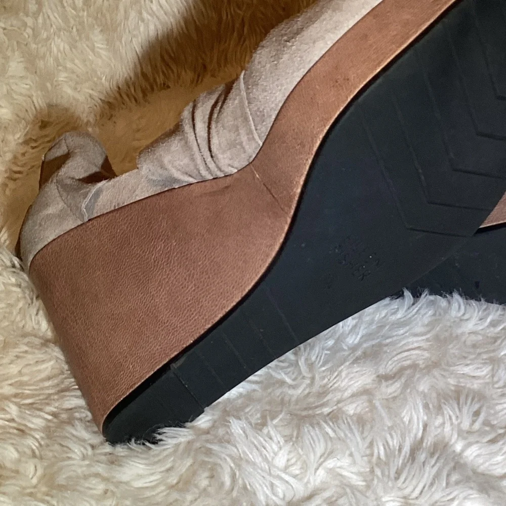 Eileen Fisher Grey Suede Wedge Sandals size 7.5